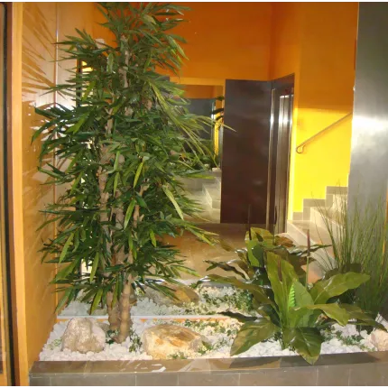 entrée immeuble avec un BAMBOU BOUDDHA artificiel 170 cm