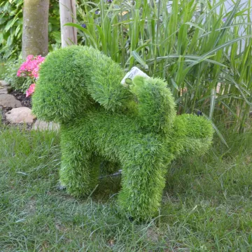 CHIEN en gazon artificiel 35 cm dans le jardin