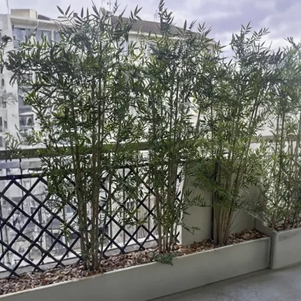 sur une terrasse BAMBOU artificiel Japenese PLAST 210 cm