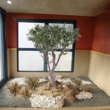 mise en situation ONION GRASS artificiel AUTOMNE 50 à 70 cm dans un hall d'entrée