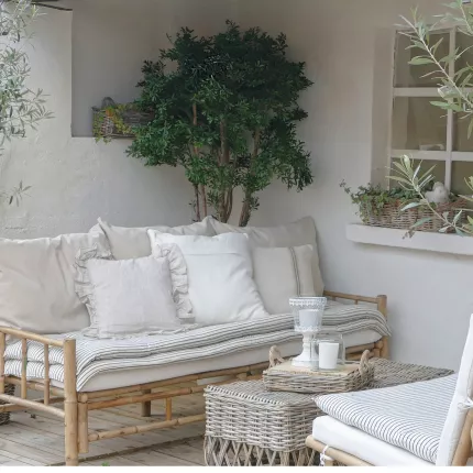 SAULE artificiel Américain plast 175 cm sur une terrasse