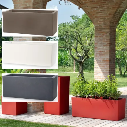 mise  en situation jardinière Strevi cube L 80 et 100 cm H 30 et 40 cm sur terrasse