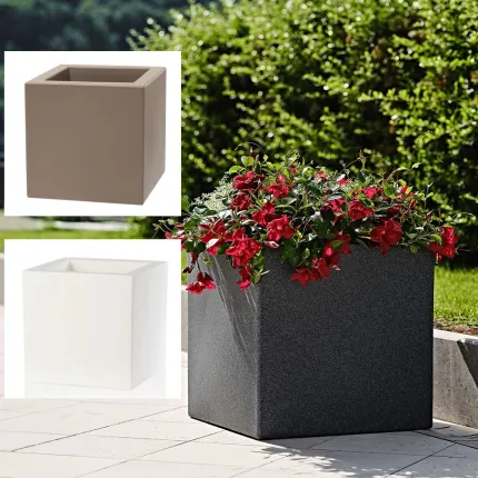 mise en situation pot cube Strevi  blanc en extérieur sur une terrasse