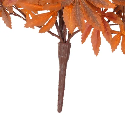 pic à la base de la plante artificielle chute