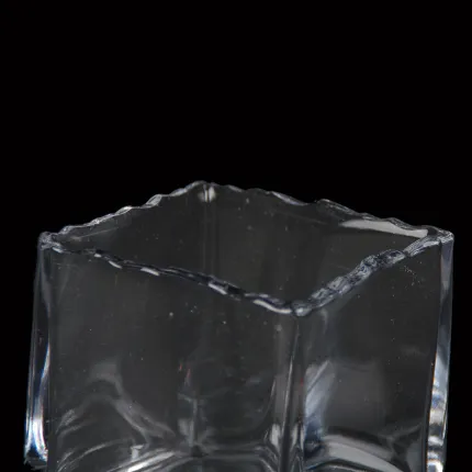 vase cube dentelé 8 x 8 cm  détails