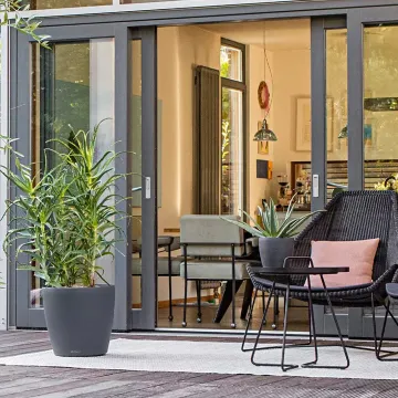 mise en situation Lechuza Classico sur une terrasse