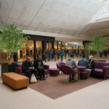 CHENE artificiel 330 cm  ANTI FEU dans une galerie marchande