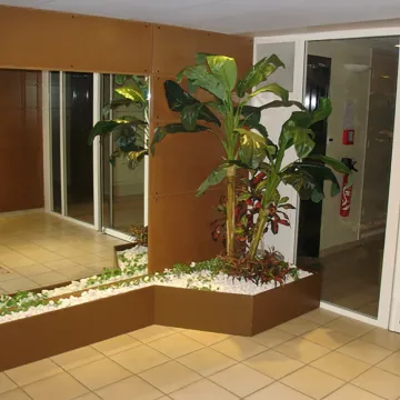 BANANIER artificiel 180 cm dans un hall d'entrée