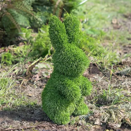LAPIN synthétique DEBOUT 48 cm dans un terrain