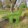 Dinosaure synthétique 65 cm - dans un jardin