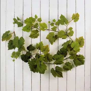 mise en situation Guirlande FEUILLE DE VIGNE artificielle 180 cm sur palissade