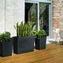 Jardinière Strevi cube haute gris anthracite 70 cm Largeur  100 cm - sur une terrasse