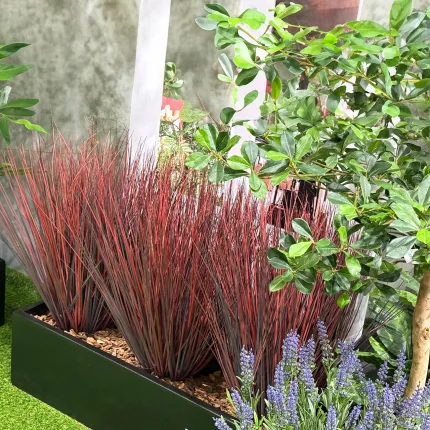 Graminée rouge artificielle en jardinière