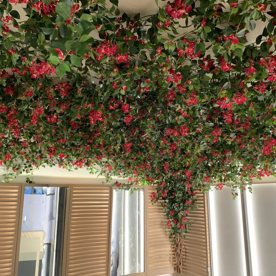 plafond restaurant Guirlande de bougainvillée en fleurs 110 cm artificielles ANTI FEU