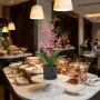 orchidée  oncidium - sur un buffet