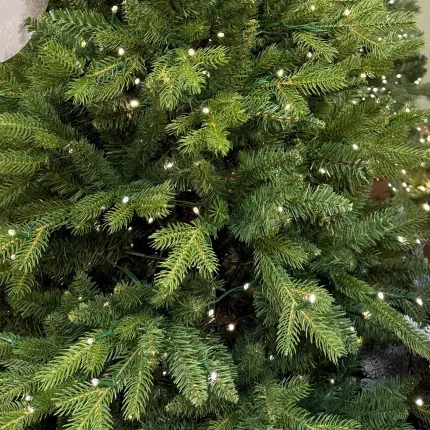 SAPIN artificiel Allison pré-illuminé 180 cm à 240 cm - détail branche