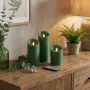 Set de 3 bougies vertes avec LED scintillante et oscillante - mise en situation