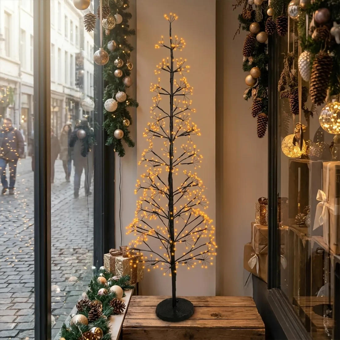Arbre lumineux led extérieur effet clignotant 150 cm  dans une vitrine