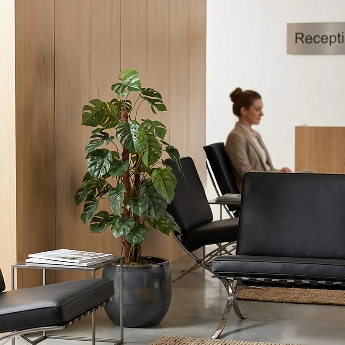 PHILODENDRON artificiel tuteur coco 100 cm ANTI FEU dans une salle d'attente