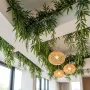 Bambou artificiel retombant en chute de 120 cm anti feu installé sur un plafond