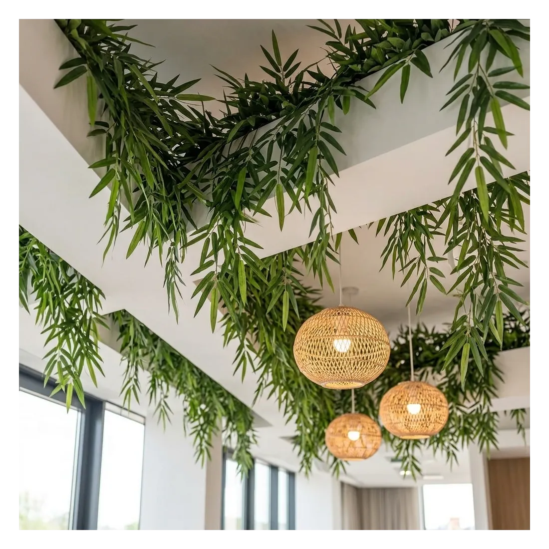 Bambou artificiel retombant en chute de 120 cm anti feu installé sur un plafond