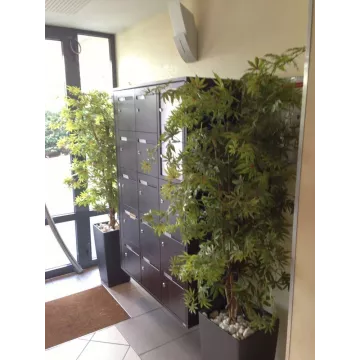 mise en situation dans hall d'entrée ERABLE artificiel DE LUXE 180 cm