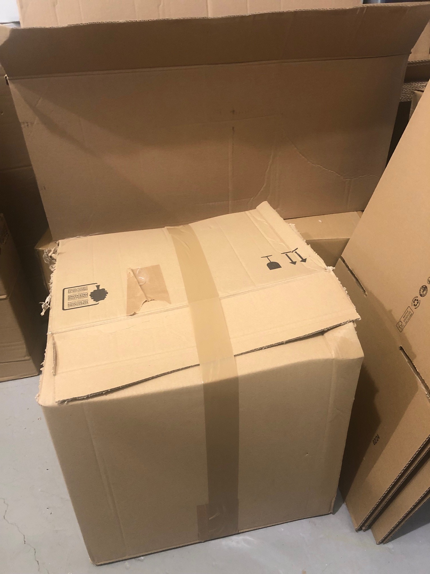 Carton recyclé découpé prêt à l'envoi